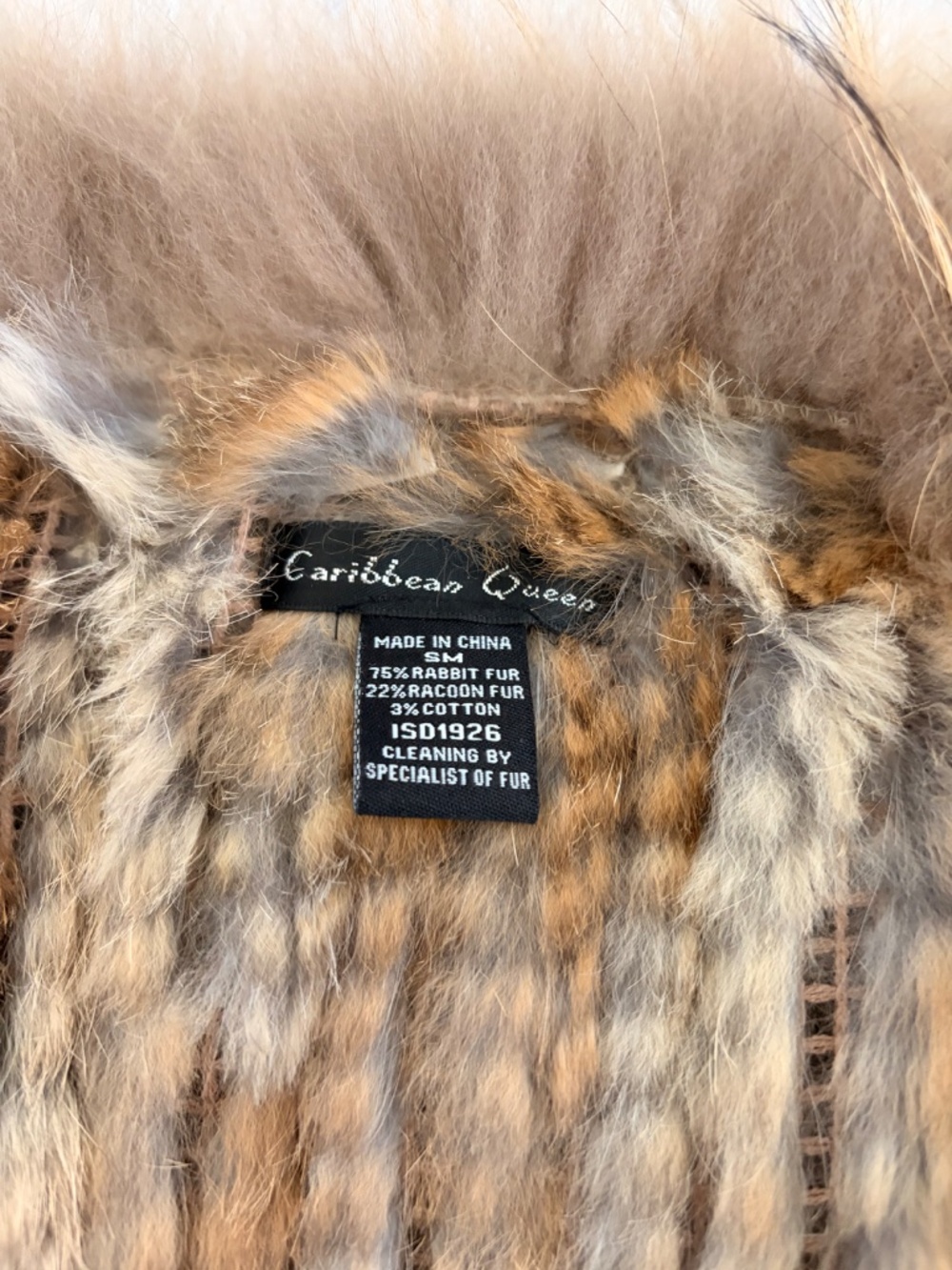 Rabbit fur vest - Picture 3 of 3